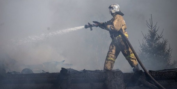 В Ленинском округе Омска ночью горела пятиэтажка
