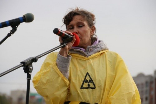 На митинге против завода фенола призвали гнать чиновников поганой метлой