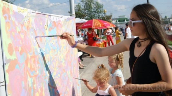 Праздничная программа и семейные гуляния, белки, кони и кучи мусора - фоторепортаж с празднования юбилея Омска. Часть 2 Праздничная программа и семейные гуляния, белки, кони и кучи мусора - фоторепортаж с празднования юбилея Омска. Часть 2