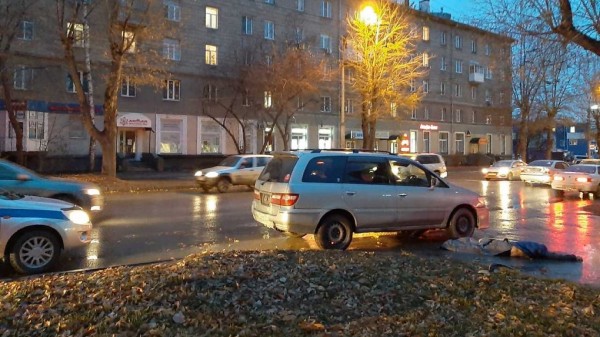 Два «Ниссана» насмерть сбили женщину в Новосибирске