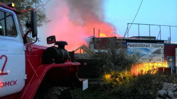 Двухэтажный дом с гаражом сгорел на улице Б. Хмельницкого