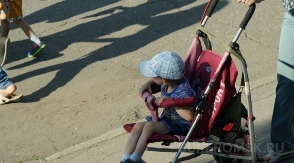 Праздничная программа и семейные гуляния, белки, кони и кучи мусора - фоторепортаж с празднования юбилея Омска. Часть 2 Праздничная программа и семейные гуляния, белки, кони и кучи мусора - фоторепортаж с празднования юбилея Омска. Часть 2