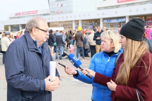 На митинге против завода фенола призвали гнать чиновников поганой метлой