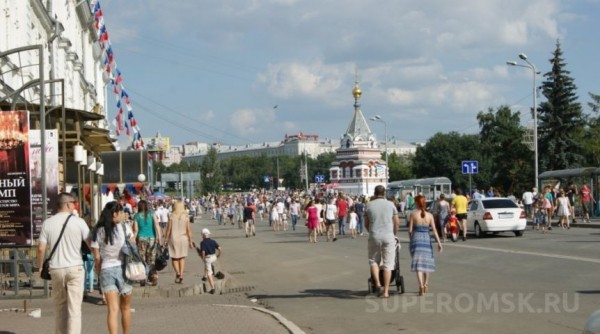 Праздничная программа и семейные гуляния, белки, кони и кучи мусора - фоторепортаж с празднования юбилея Омска. Часть 2 Праздничная программа и семейные гуляния, белки, кони и кучи мусора - фоторепортаж с празднования юбилея Омска. Часть 2