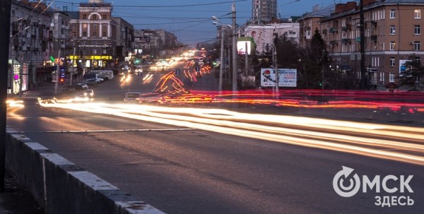 На Ленинградской площади вырубили берёзы ради новых лип На Ленинградской площади вырубили берёзы ради новых лип