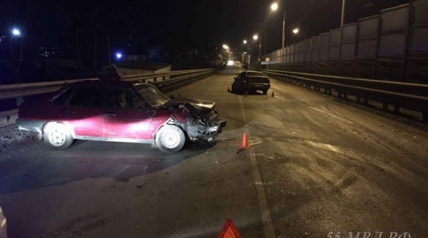После лобового ДТП в Омске власти снизили скорость при спуске с путепровода После лобового ДТП в Омске власти снизили скорость при спуске с путепровода