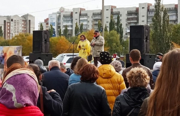 «У нас мало выбросов?» В Омске прошел митинг против строительства завода фенола «У нас мало выбросов?» В Омске прошел митинг против строительства завода фенола