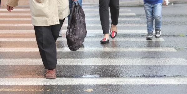 В Омске школьник попал под колёса иномарки В Омске школьник попал под колёса иномарки