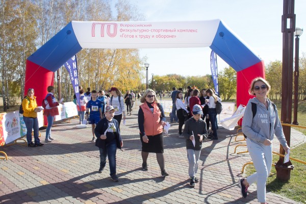 В День ходьбы 700 омичей прошли дистанцию в 3,2 км В День ходьбы 700 омичей прошли дистанцию в 3,2 км