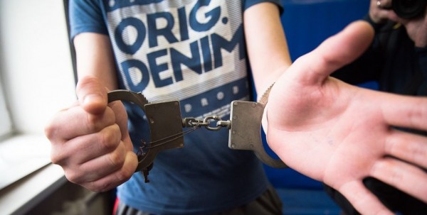 Омская школьница помогла задержать грабителя