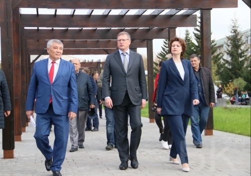 Александр Бурков и&nbsp;Оксана Фадина торжественно открыли бульвар Мартынова