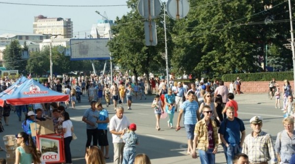 Праздничная программа и семейные гуляния, белки, кони и кучи мусора - фоторепортаж с празднования юбилея Омска. Часть 2 Праздничная программа и семейные гуляния, белки, кони и кучи мусора - фоторепортаж с празднования юбилея Омска. Часть 2