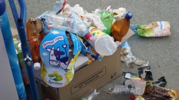 Праздничная программа и семейные гуляния, белки, кони и кучи мусора - фоторепортаж с празднования юбилея Омска. Часть 2 Праздничная программа и семейные гуляния, белки, кони и кучи мусора - фоторепортаж с празднования юбилея Омска. Часть 2