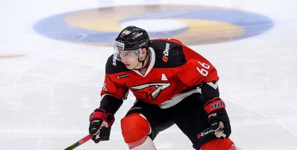 Экс-форвард омского "Авангарда" отличился в первом матче в НХЛ Экс-форвард омского "Авангарда" отличился в первом матче в НХЛ