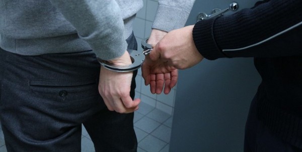 Омский студент может на пять лет лишиться свободы за угон машины у таксиста