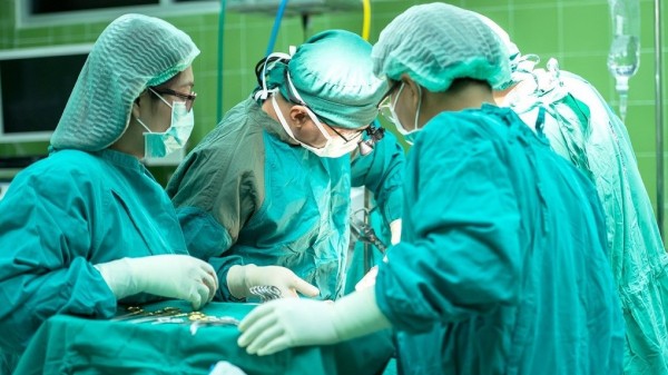 В соцсетях ищут очевидцев происшествия, из-за которого омский студент впал в кому