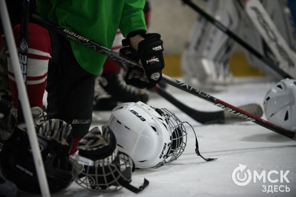 Скрестить клюшки! В Омске открылся сезон детского дворового хоккея Скрестить клюшки! В Омске открылся сезон детского дворового хоккея