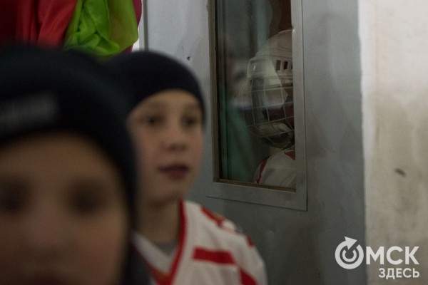 Скрестить клюшки! В Омске открылся сезон детского дворового хоккея Скрестить клюшки! В Омске открылся сезон детского дворового хоккея