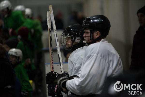 Скрестить клюшки! В Омске открылся сезон детского дворового хоккея Скрестить клюшки! В Омске открылся сезон детского дворового хоккея