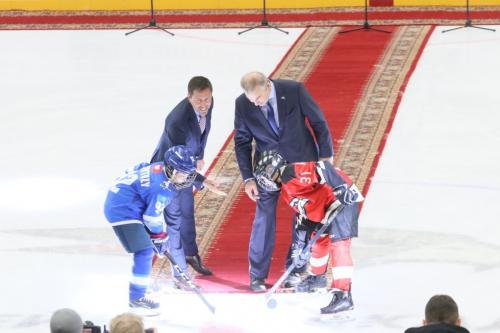 В Омске открылся центральный комплекс хоккейной академии «Авангард» В Омске открылся центральный комплекс хоккейной академии «Авангард»