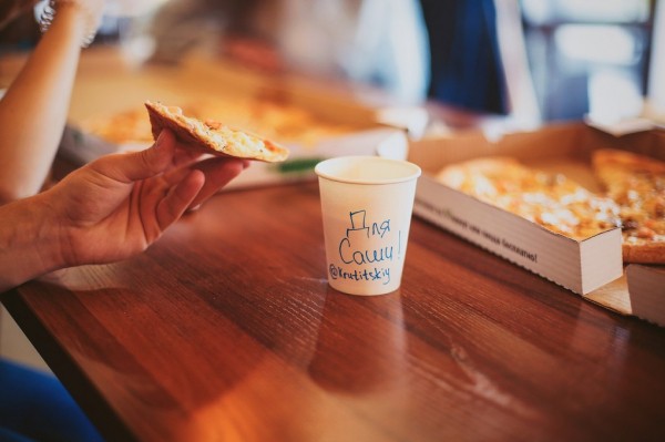 Пиццу заказывали? Как в Новосибирске делают итальянское блюдо с американским акцентом и капелькой добра Пиццу заказывали? Как в Новосибирске делают итальянское блюдо с американским акцентом и капелькой добра