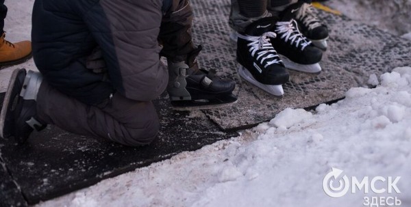 Заливщика омского катка уволили после избиения пенсионера