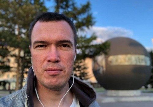 Омский министр Лобов прикупил квартиру на Иртышской набережной?