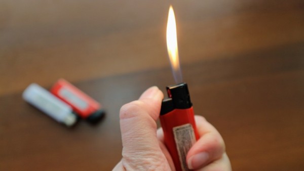 Газ для зажигалок, освежители, дезодоранты: чем дышат омские подростки Газ для зажигалок, освежители, дезодоранты: чем дышат омские подростки