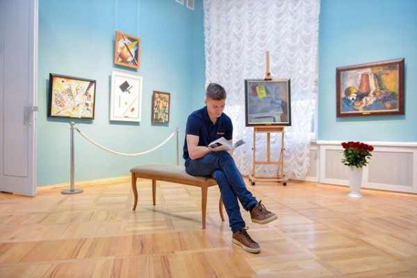 Омичей приглашают на выставку к 100-летию живописца Петра Мухина