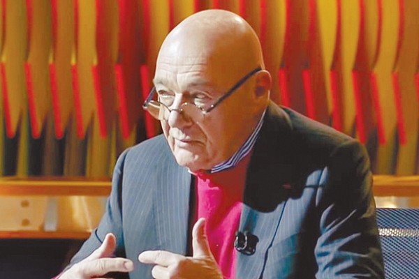 Телевизор показал толстый намек на преемника Путина Телевизор показал толстый намек на преемника Путина