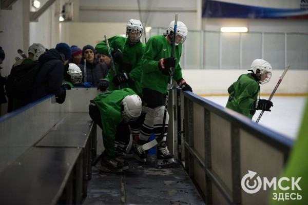 Скрестить клюшки! В Омске открылся сезон детского дворового хоккея Скрестить клюшки! В Омске открылся сезон детского дворового хоккея