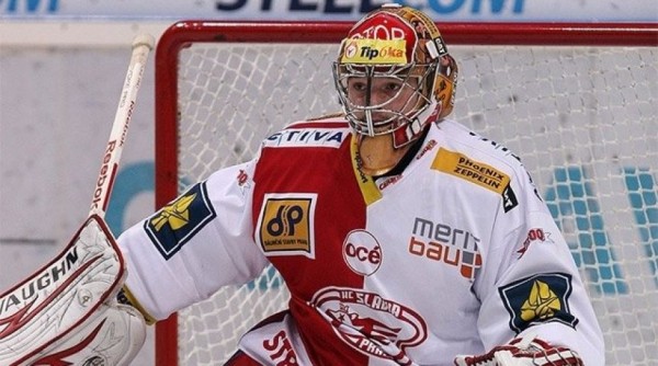 КХЛ подтвердила переход в «Авангард» чешского голкипера Доминика Фурха