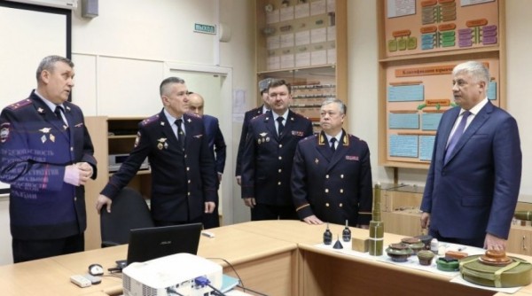 Министр внутренних дел РФ Владимир Колокольцев прогулялся по Омской академии МВД