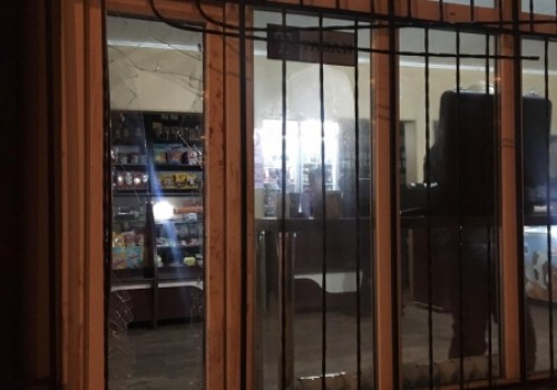 Ночью странно ограбили бар на Омской