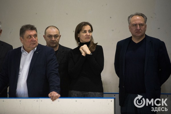 Скрестить клюшки! В Омске открылся сезон детского дворового хоккея Скрестить клюшки! В Омске открылся сезон детского дворового хоккея