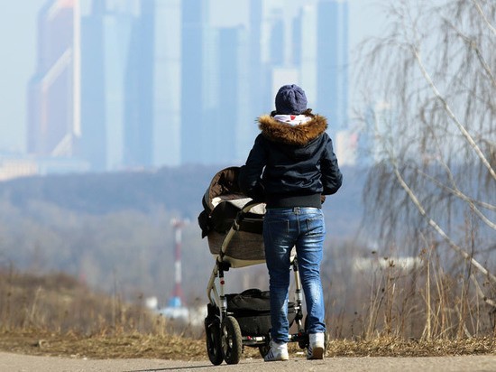 «Сиди дома, не отсвечивай»: как матери в Москве становятся пленницами