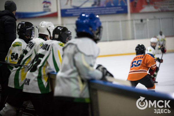 Скрестить клюшки! В Омске открылся сезон детского дворового хоккея Скрестить клюшки! В Омске открылся сезон детского дворового хоккея