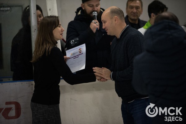 Скрестить клюшки! В Омске открылся сезон детского дворового хоккея Скрестить клюшки! В Омске открылся сезон детского дворового хоккея