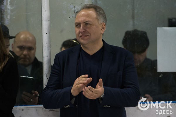 Скрестить клюшки! В Омске открылся сезон детского дворового хоккея Скрестить клюшки! В Омске открылся сезон детского дворового хоккея