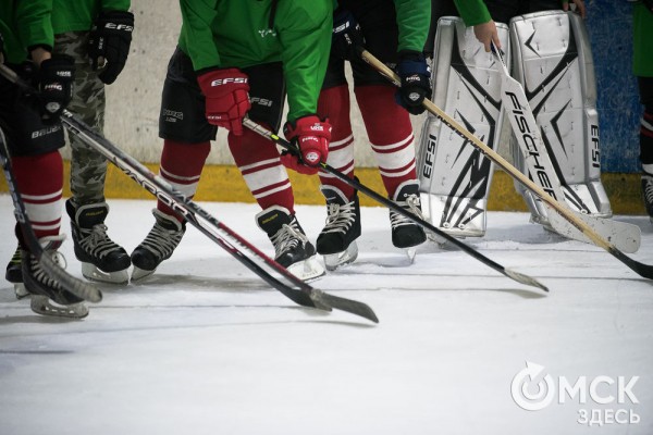Скрестить клюшки! В Омске открылся сезон детского дворового хоккея Скрестить клюшки! В Омске открылся сезон детского дворового хоккея