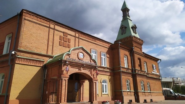 Двух омских депутатов Горсовета проверяют на причастность к мошенничеству 