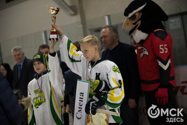 Скрестить клюшки! В Омске открылся сезон детского дворового хоккея Скрестить клюшки! В Омске открылся сезон детского дворового хоккея