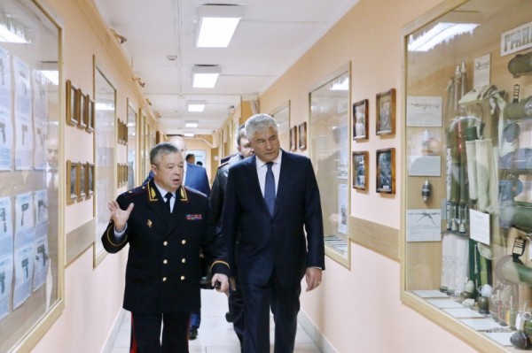 Министр внутренних дел РФ Владимир Колокольцев прогулялся по Омской академии МВД