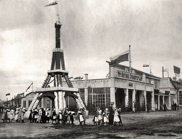 В разных районах Омска появились свои "Эйфелевы башни"