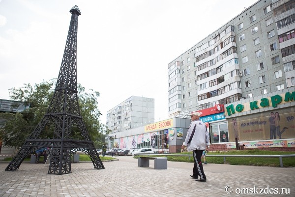 В разных районах Омска появились свои "Эйфелевы башни"