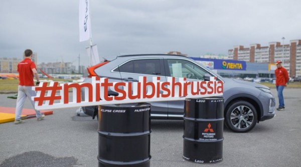 Дилерский центр «Евразия» продемонстрировал Омску внедорожные возможности моделей Mitsubishi.