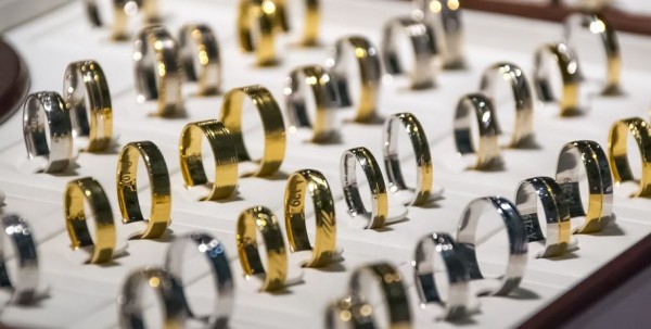 Два омича спрятались ночью в шкафу ради ограбления