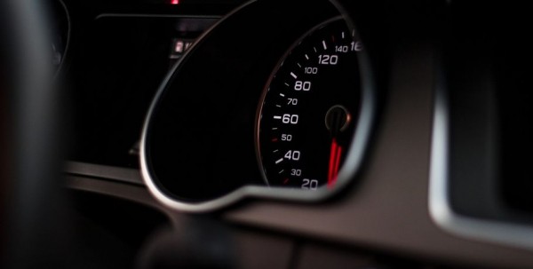 В Омске на заправке скончался водитель маршрутки