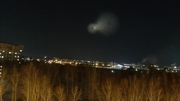 Над Омском в небе появился огромный светящийся шар