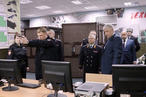 Министр внутренних дел РФ Владимир Колокольцев прогулялся по Омской академии МВД